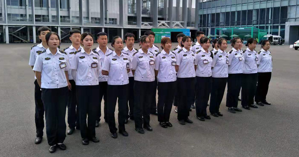 個(gè)性保安服務(wù)：根據(jù)客戶(hù)的相關(guān)要求，依照法律有關(guān)規(guī)定，有針對(duì)性地為客戶(hù)制定符合客戶(hù)實(shí)際情況的安全防范方案。