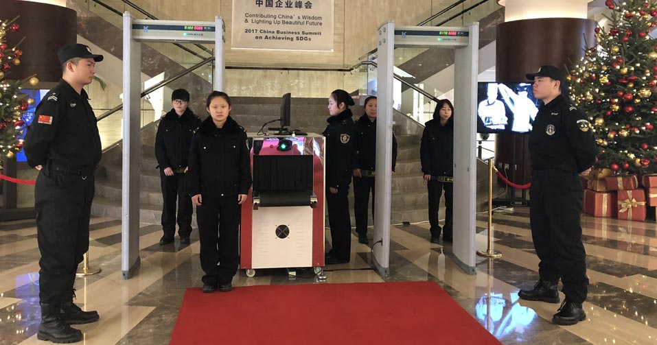 各類(lèi)文藝演出、體育賽事、展銷(xiāo)展覽、招聘會(huì)、廟會(huì)、燈會(huì)、游園等大型群眾性活動(dòng)提供安全服務(wù)。
